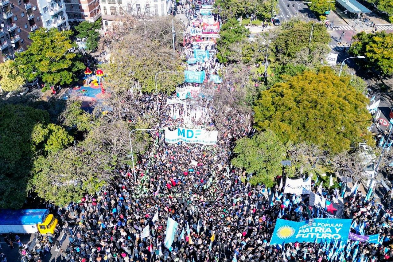 Tercer imagen de la nota Histórica movilización a Plaza de Mayo en defensa de Cristina y de la democracia